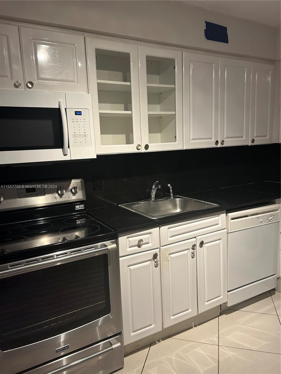 6770 Indian Creek Dr 14P, Miami Beach, Florida 33141, 2 Bedrooms Bedrooms, ,2 BathroomsBathrooms,Residentiallease,For Rent,6770 Indian Creek Dr 14P,A11557709