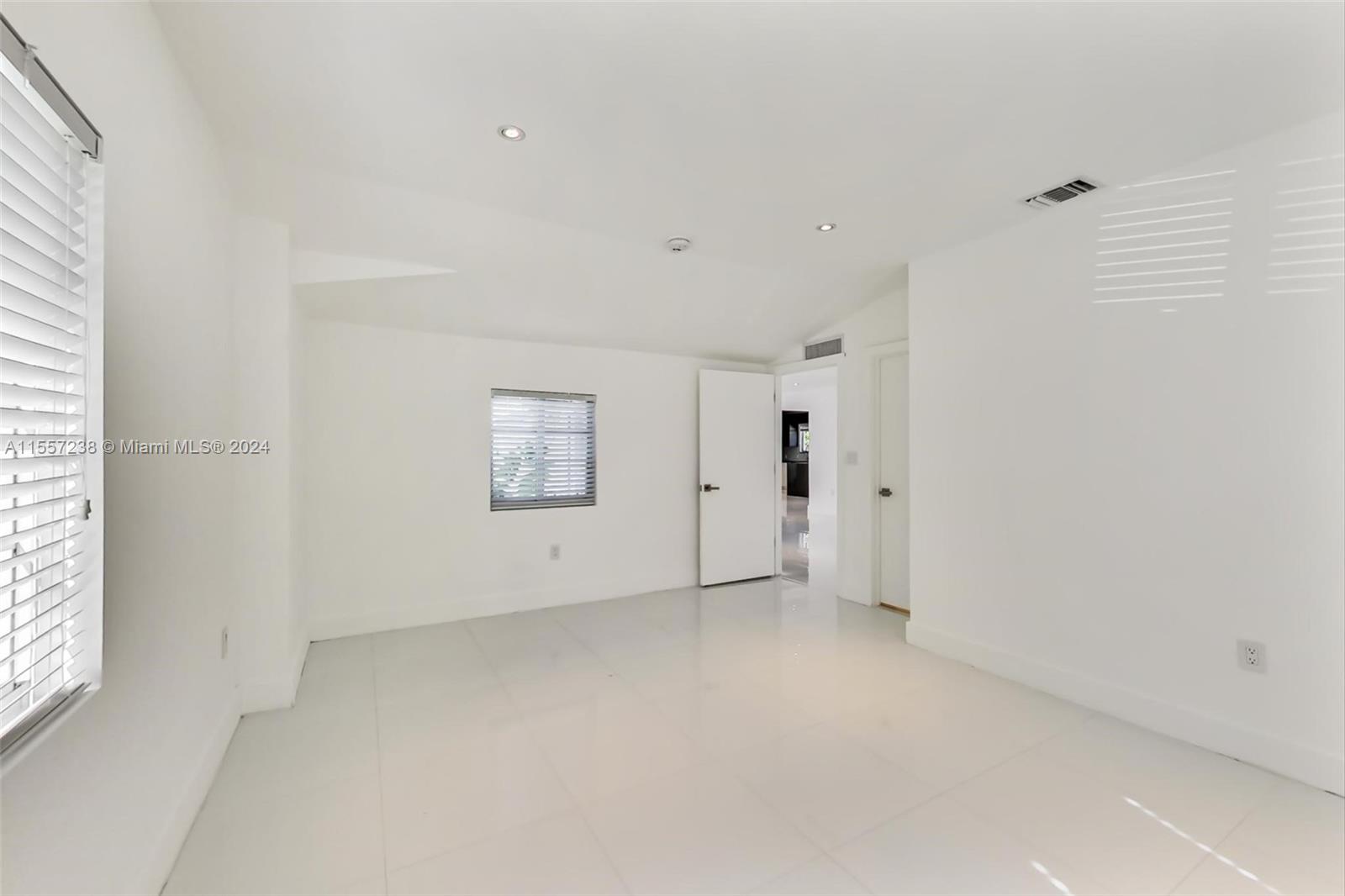5435 La Gorce Dr, Miami Beach, Florida 33140, 3 Bedrooms Bedrooms, ,3 BathroomsBathrooms,Residential,For Sale,5435 La Gorce Dr,A11557238