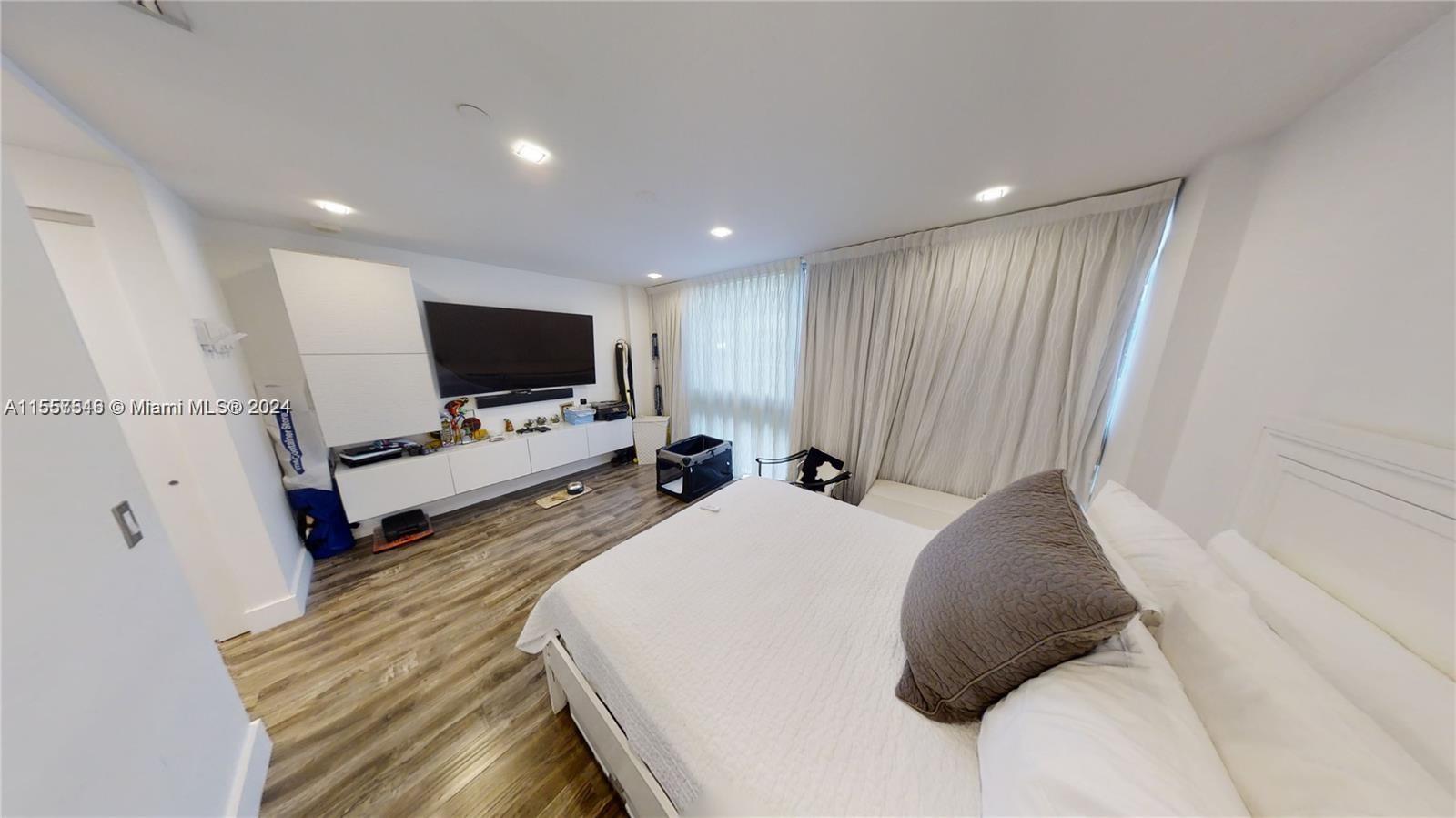 Aventura, Florida 33180, 2 Bedrooms Bedrooms, ,3 BathroomsBathrooms,Residential,For Sale,A11557546