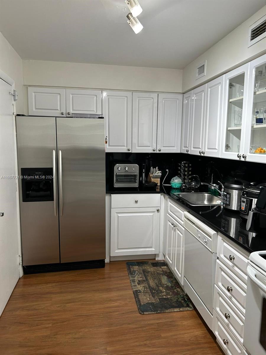 Miami Beach, Florida 33141, 1 Bedroom Bedrooms, ,1 BathroomBathrooms,Residentiallease,For Rent,A11557721