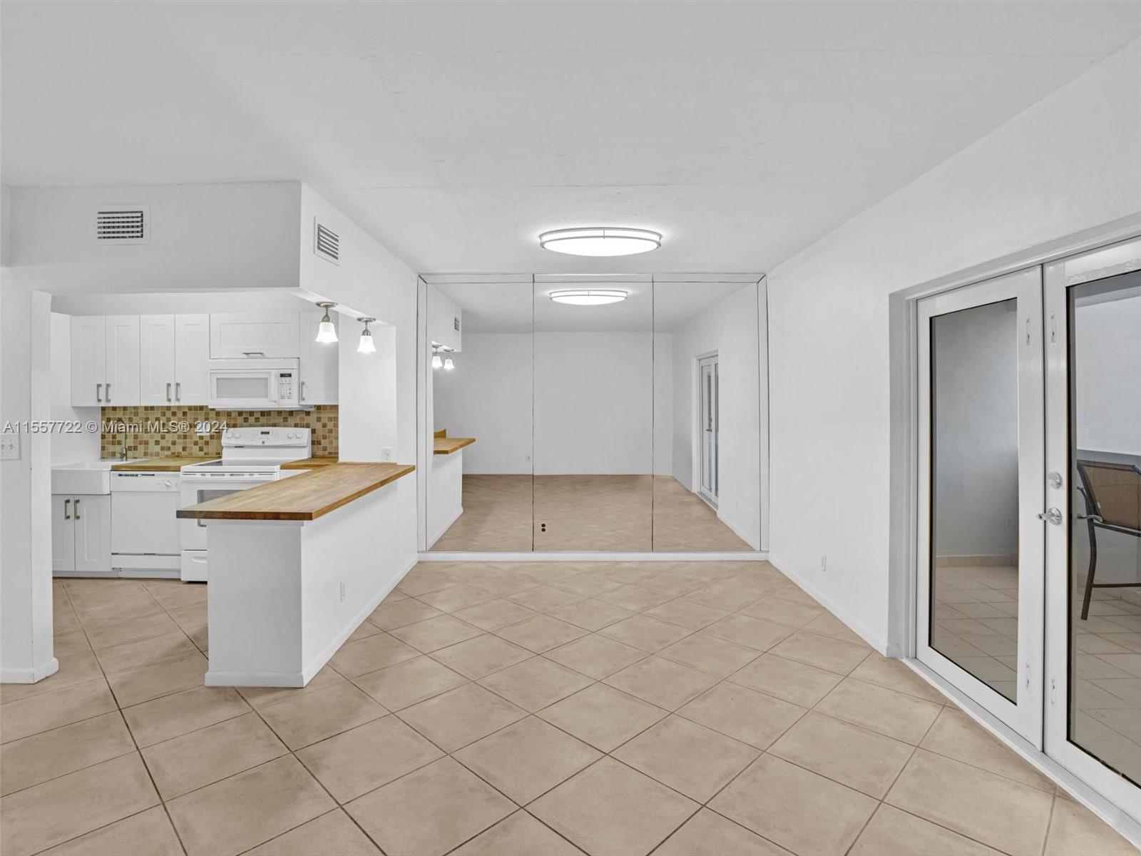 320 S Surf Road 402, Hollywood, Florida 33019, 1 Bedroom Bedrooms, ,1 BathroomBathrooms,Residential,For Sale,320 S Surf Road 402,A11557722