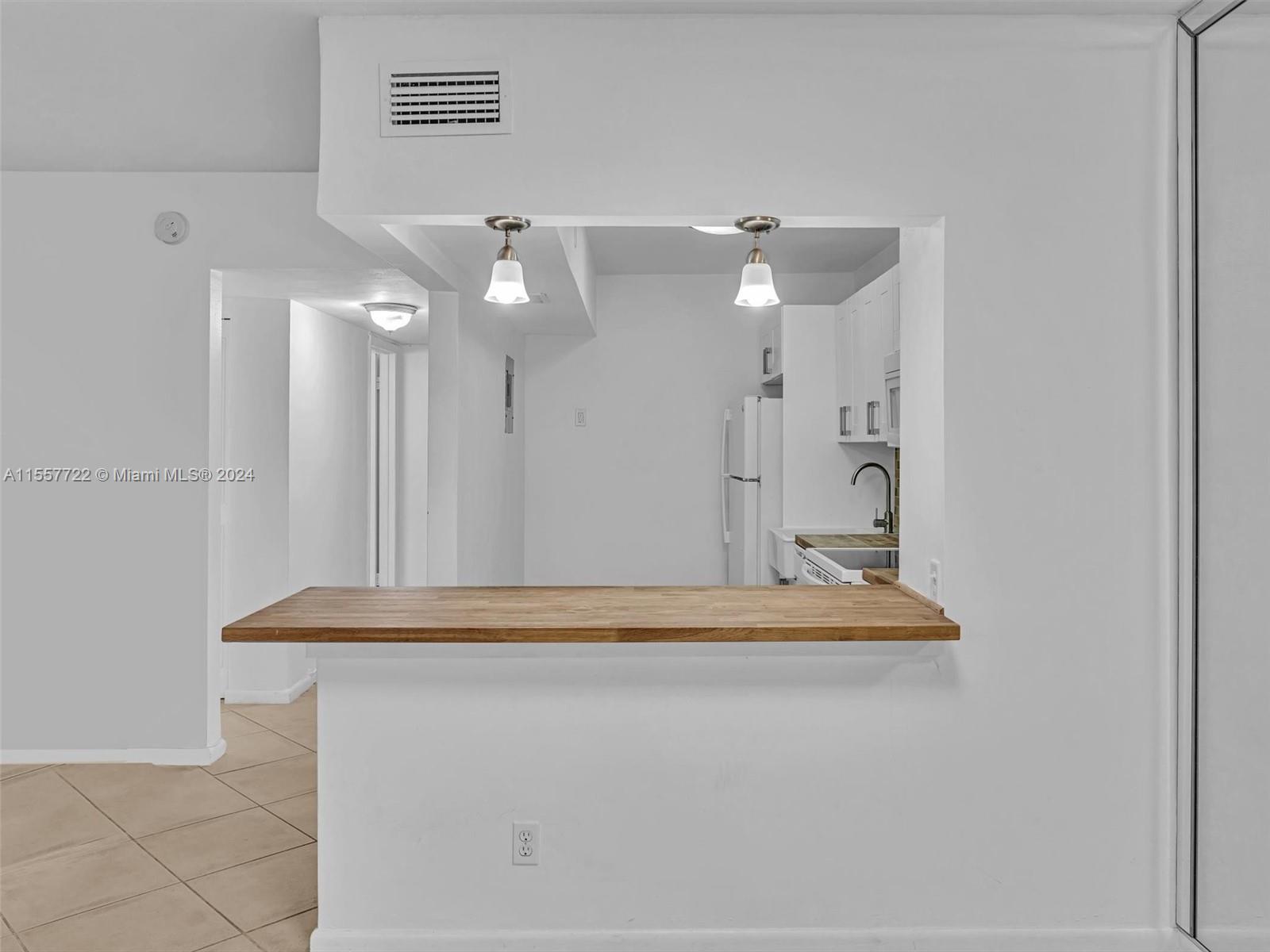 320 S Surf Road 402, Hollywood, Florida 33019, 1 Bedroom Bedrooms, ,1 BathroomBathrooms,Residential,For Sale,320 S Surf Road 402,A11557722