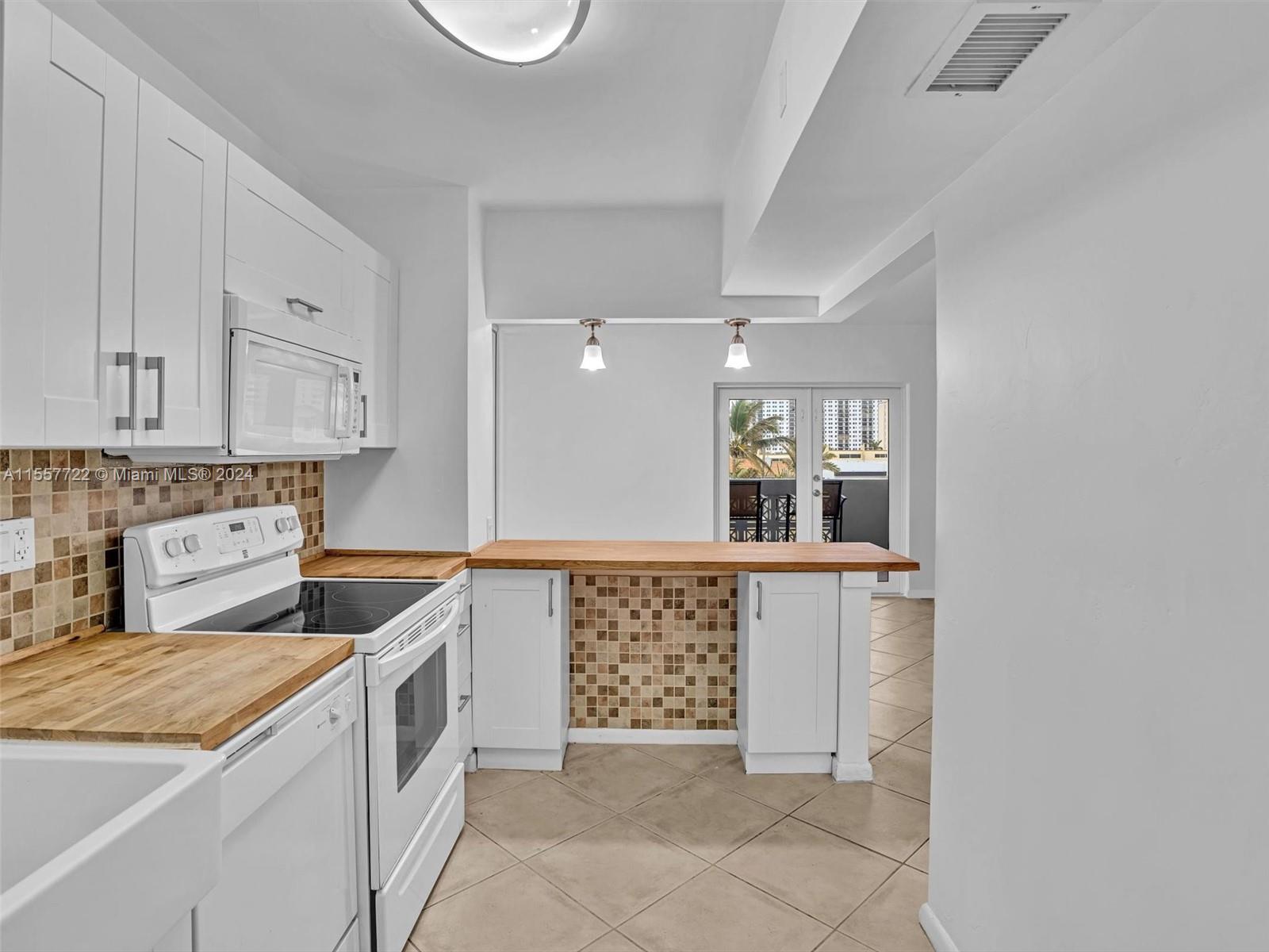 320 S Surf Road 402, Hollywood, Florida 33019, 1 Bedroom Bedrooms, ,1 BathroomBathrooms,Residential,For Sale,320 S Surf Road 402,A11557722