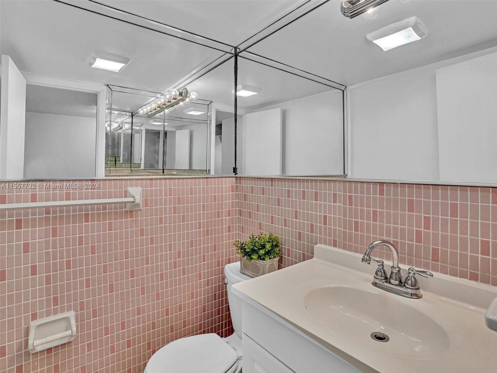 320 S Surf Road 402, Hollywood, Florida 33019, 1 Bedroom Bedrooms, ,1 BathroomBathrooms,Residential,For Sale,320 S Surf Road 402,A11557722