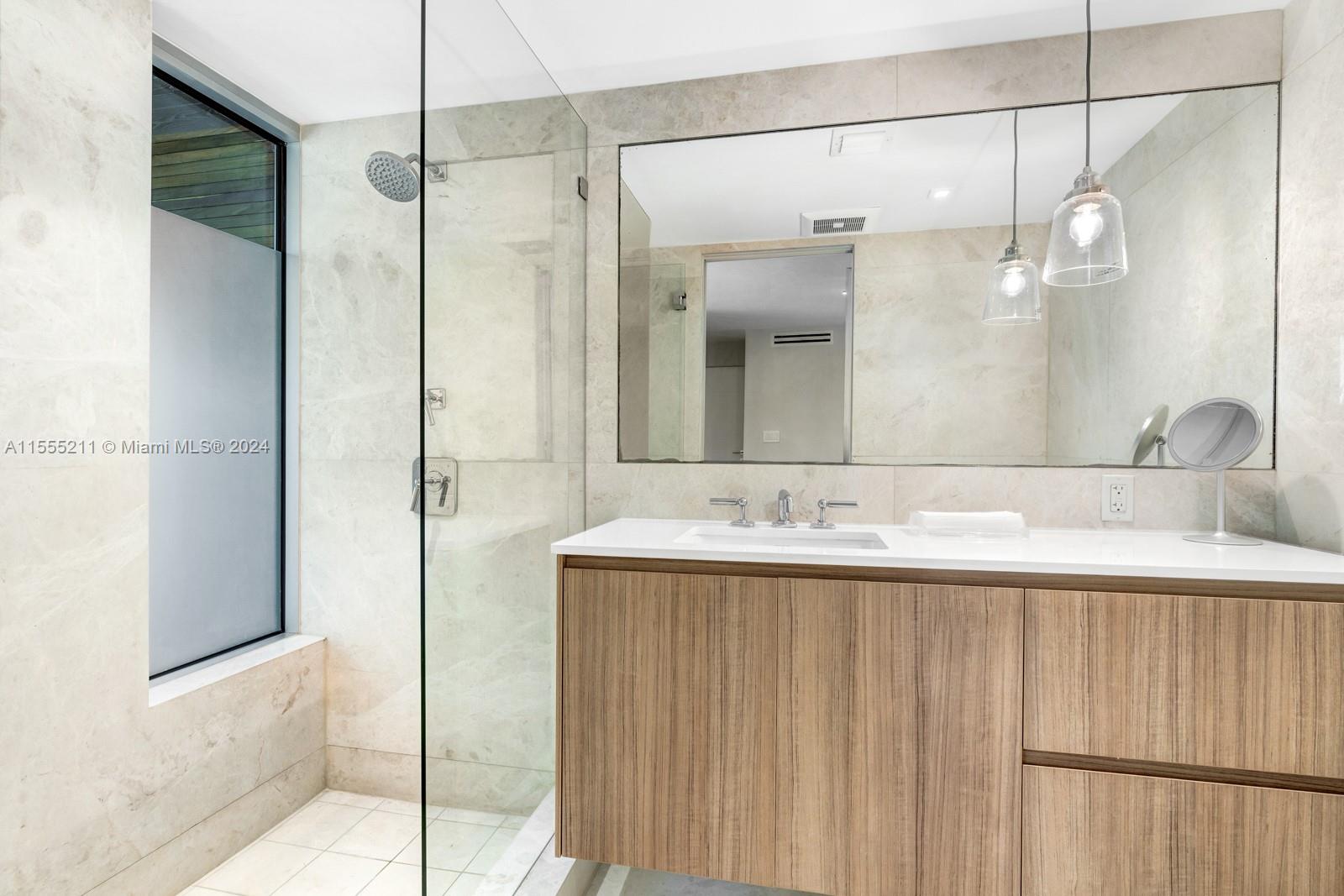 234 Washington Ave D, Miami Beach, Florida 33139, 3 Bedrooms Bedrooms, ,3 BathroomsBathrooms,Residential,For Sale,234 Washington Ave D,A11555211