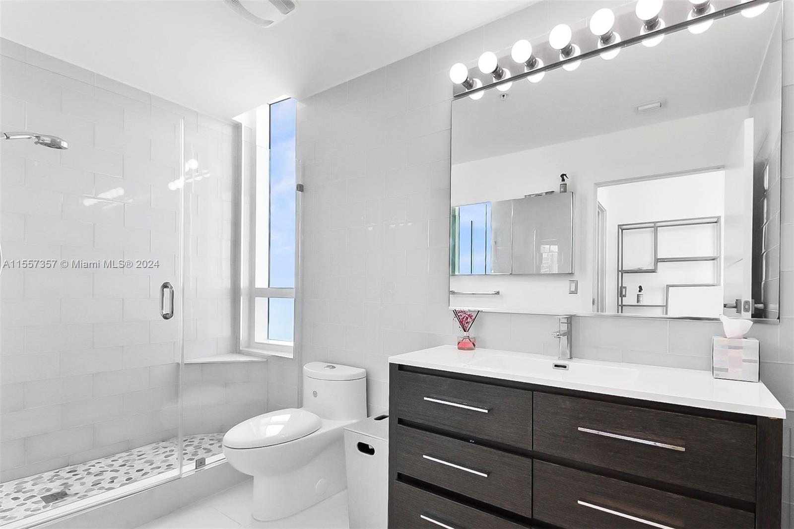 Master ensuite bathroom