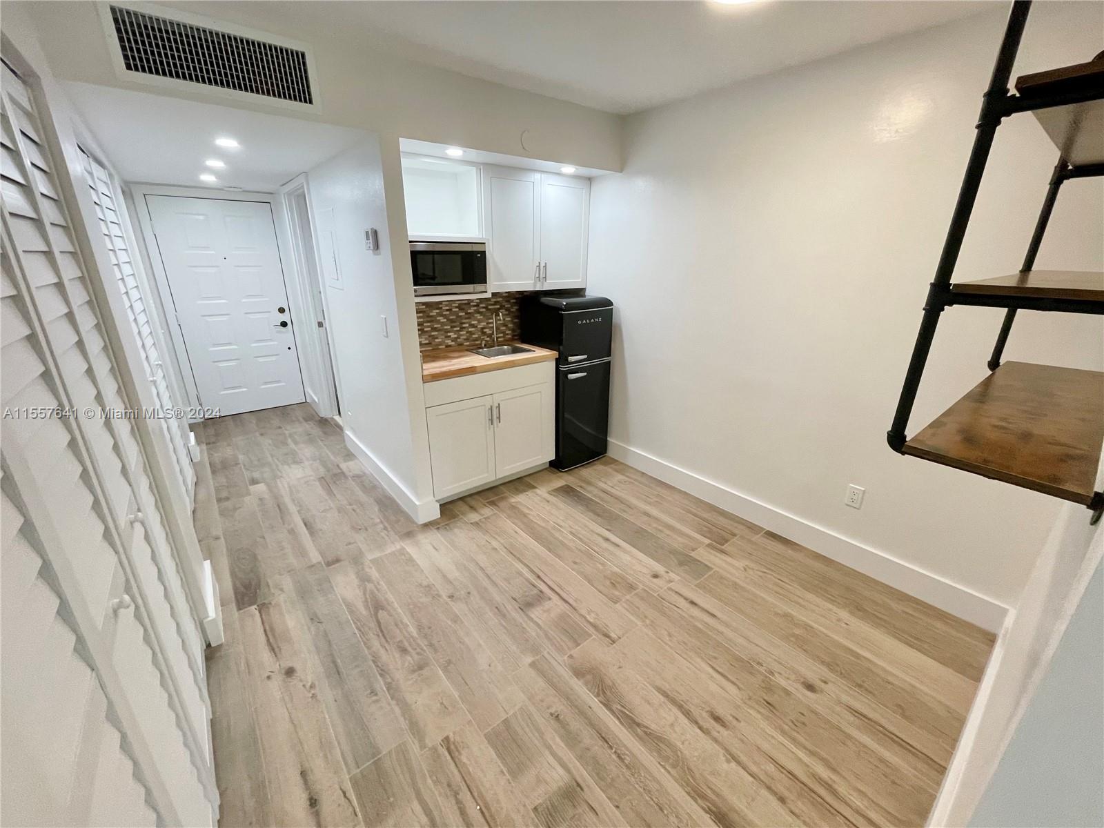 1280 S Alhambra Cir 1111A, Coral Gables, Florida 33146, ,1 BathroomBathrooms,Residentiallease,For Rent,1280 S Alhambra Cir 1111A,A11557641