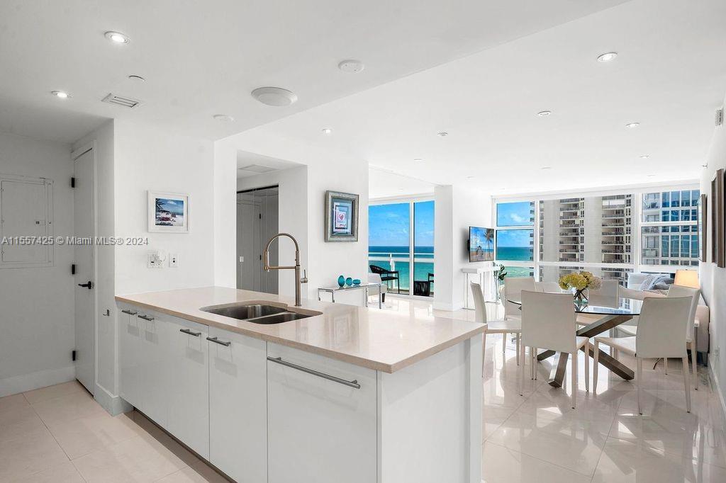 6801 Collins Ave 1206, Miami Beach, Florida 33141, 2 Bedrooms Bedrooms, ,2 BathroomsBathrooms,Residentiallease,For Rent,6801 Collins Ave 1206,A11557425