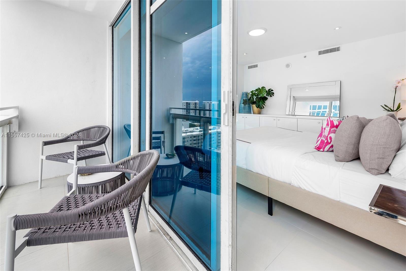 6801 Collins Ave 1206, Miami Beach, Florida 33141, 2 Bedrooms Bedrooms, ,2 BathroomsBathrooms,Residentiallease,For Rent,6801 Collins Ave 1206,A11557425
