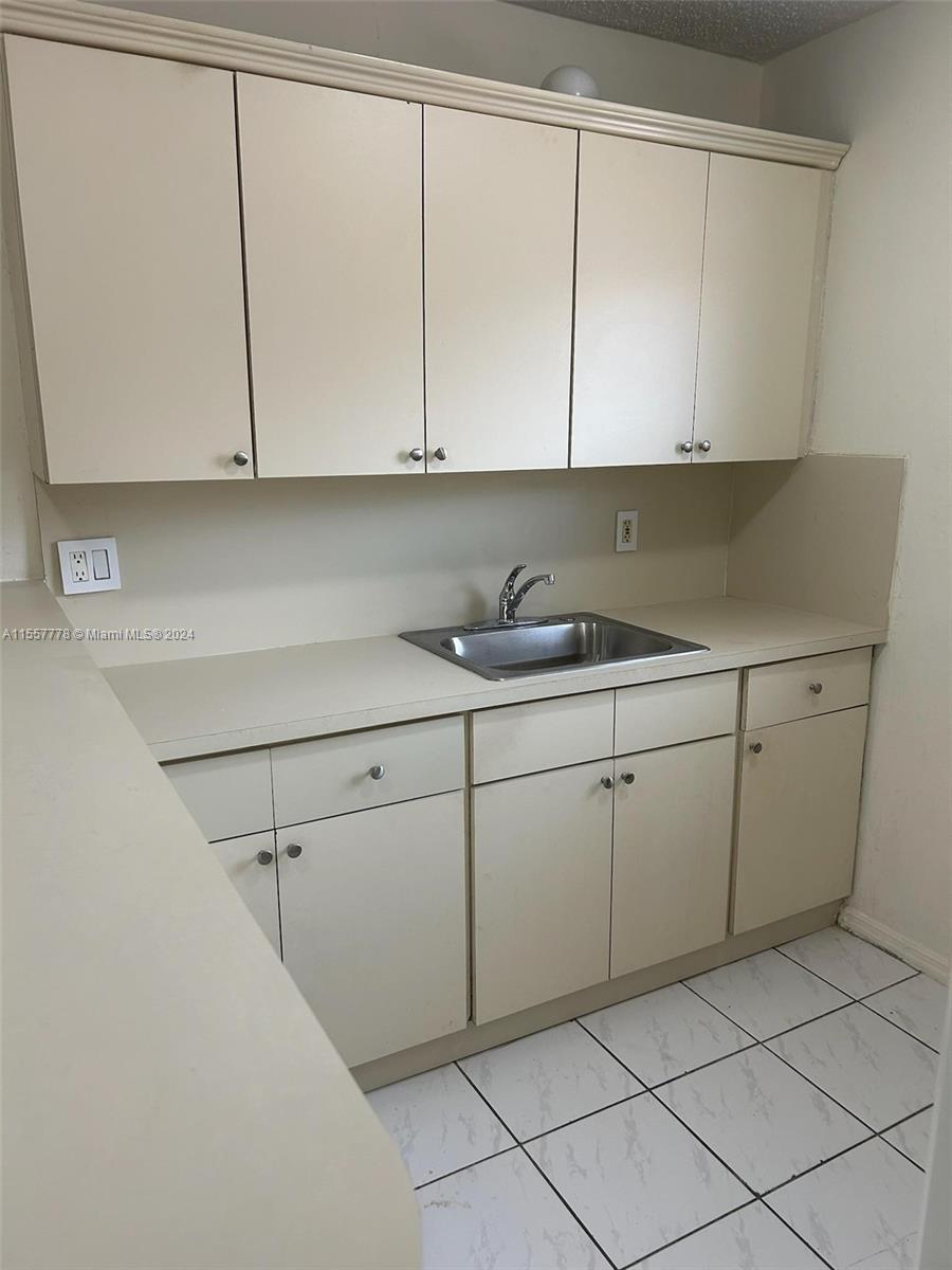 2651 NW 13th St 54, Miami, Florida 33125, 2 Bedrooms Bedrooms, ,1 BathroomBathrooms,Residentiallease,For Rent,2651 NW 13th St 54,A11557778