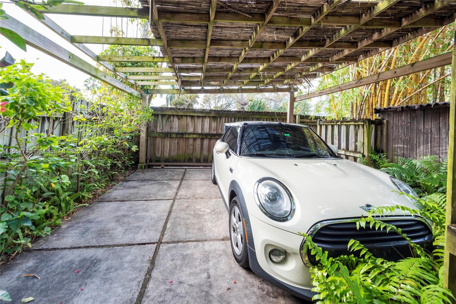 1646 Mayo St, Hollywood, Florida 33020, 2 Bedrooms Bedrooms, ,1 BathroomBathrooms,Residential,For Sale,1646 Mayo St,A11557742