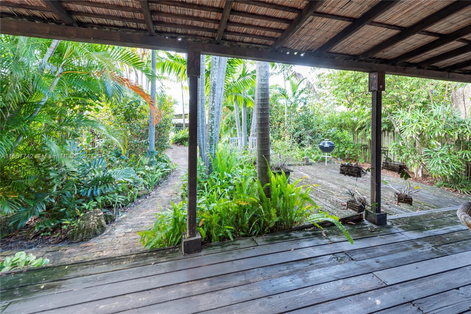 1646 Mayo St, Hollywood, Florida 33020, 2 Bedrooms Bedrooms, ,1 BathroomBathrooms,Residential,For Sale,1646 Mayo St,A11557742