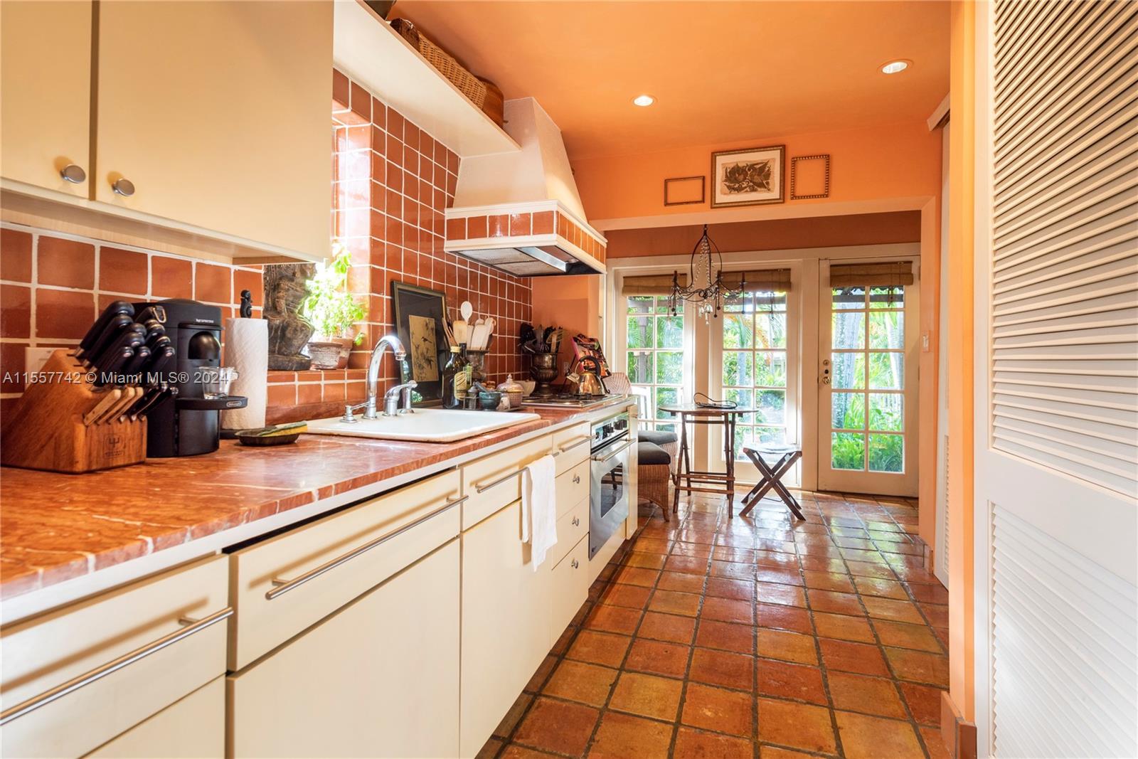 1646 Mayo St, Hollywood, Florida 33020, 2 Bedrooms Bedrooms, ,1 BathroomBathrooms,Residential,For Sale,1646 Mayo St,A11557742