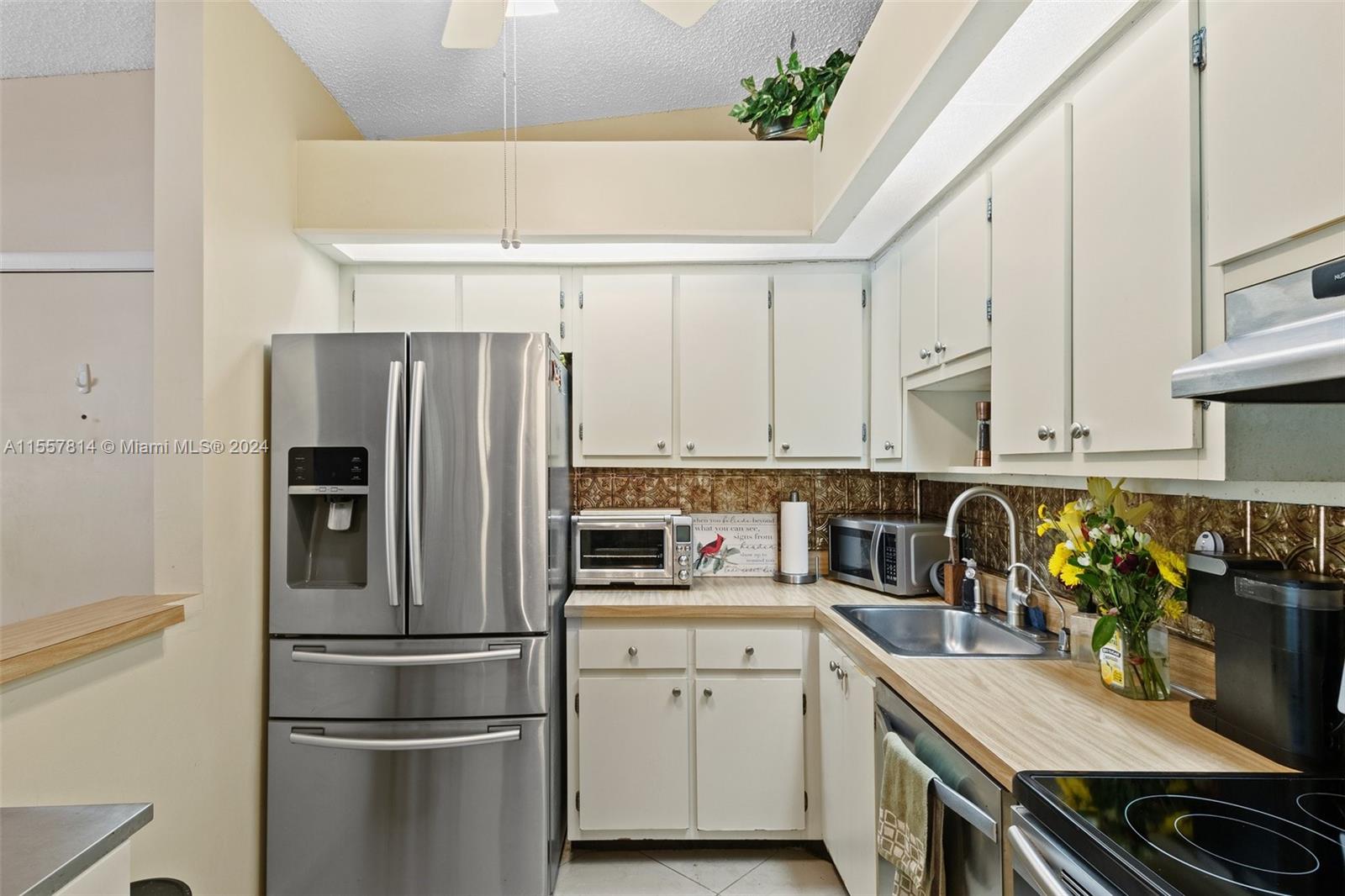 9398 S Belfort Cir 204, Tamarac, Florida 33321, 2 Bedrooms Bedrooms, ,2 BathroomsBathrooms,Residential,For Sale,9398 S Belfort Cir 204,A11557814