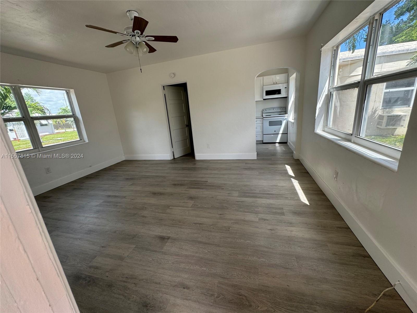 1956 Lincoln St 4, Hollywood, Florida 33020, ,1 BathroomBathrooms,Residentiallease,For Rent,1956 Lincoln St 4,A11557815