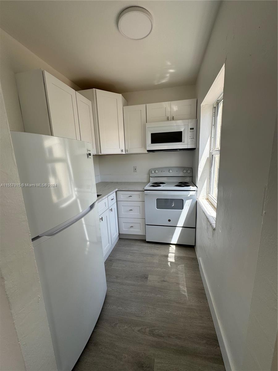 1956 Lincoln St 4, Hollywood, Florida 33020, ,1 BathroomBathrooms,Residentiallease,For Rent,1956 Lincoln St 4,A11557815