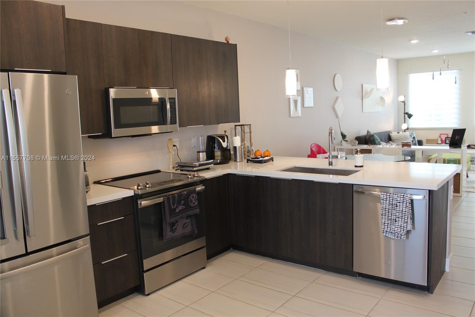 6401 NW 103rd Pl 105, Doral, Florida 33178, 3 Bedrooms Bedrooms, ,2 BathroomsBathrooms,Residential,For Sale,6401 NW 103rd Pl 105,A11557708