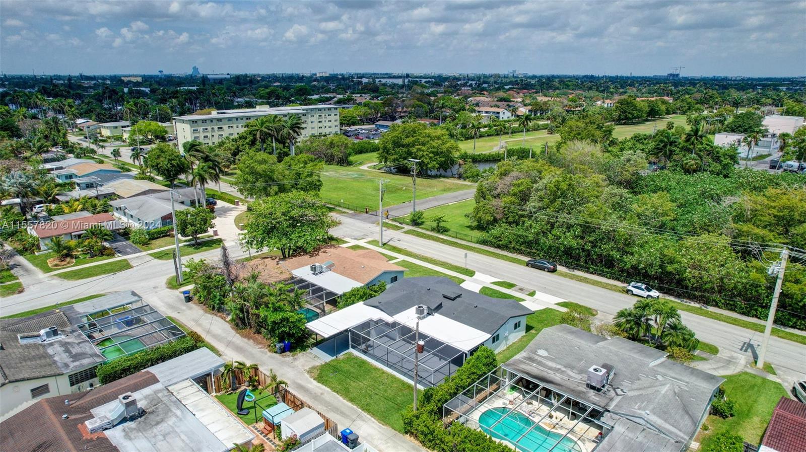 1326 Arthur St, Hollywood, Florida 33019, 3 Bedrooms Bedrooms, ,2 BathroomsBathrooms,Residential,For Sale,1326 Arthur St,A11557820