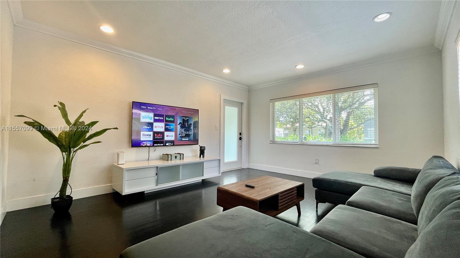 1955 Washington St, Hollywood, Florida 33020, 3 Bedrooms Bedrooms, ,2 BathroomsBathrooms,Residential,For Sale,1955 Washington St,A11557099