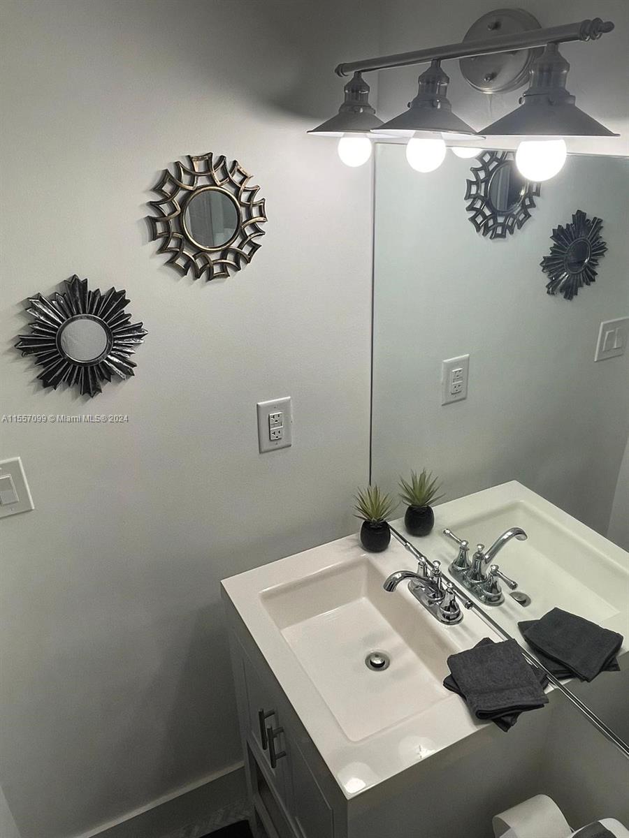 1955 Washington St, Hollywood, Florida 33020, 3 Bedrooms Bedrooms, ,2 BathroomsBathrooms,Residential,For Sale,1955 Washington St,A11557099