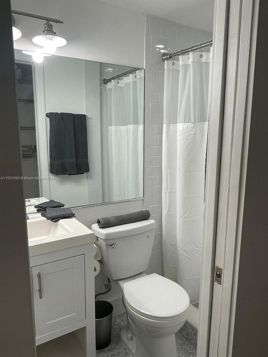 1955 Washington St, Hollywood, Florida 33020, 3 Bedrooms Bedrooms, ,2 BathroomsBathrooms,Residential,For Sale,1955 Washington St,A11557099