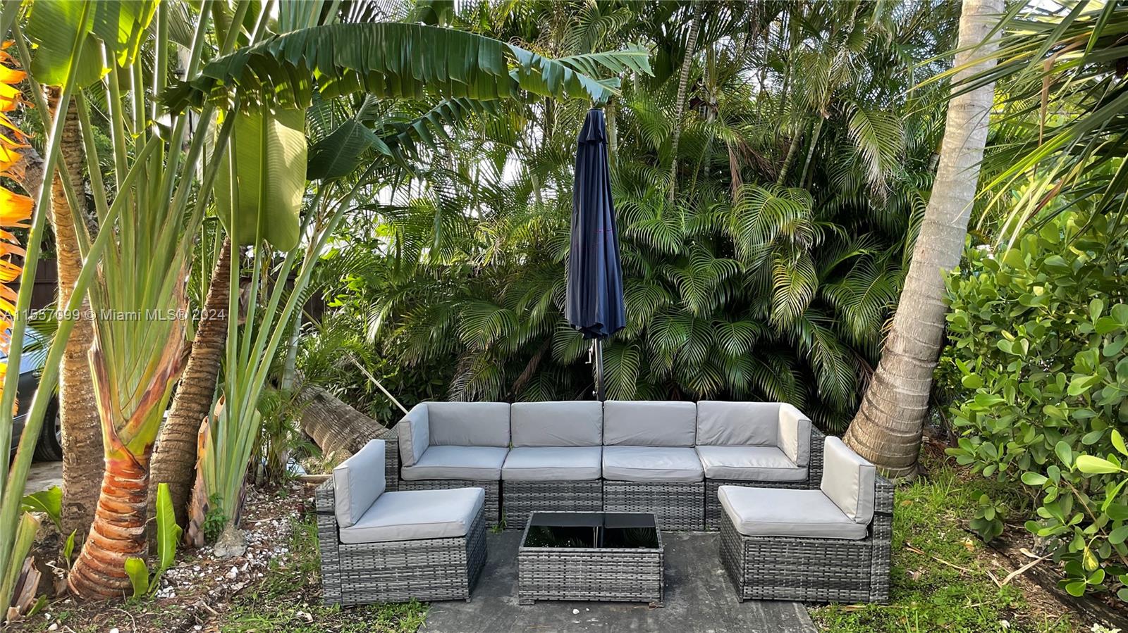 1955 Washington St, Hollywood, Florida 33020, 3 Bedrooms Bedrooms, ,2 BathroomsBathrooms,Residential,For Sale,1955 Washington St,A11557099