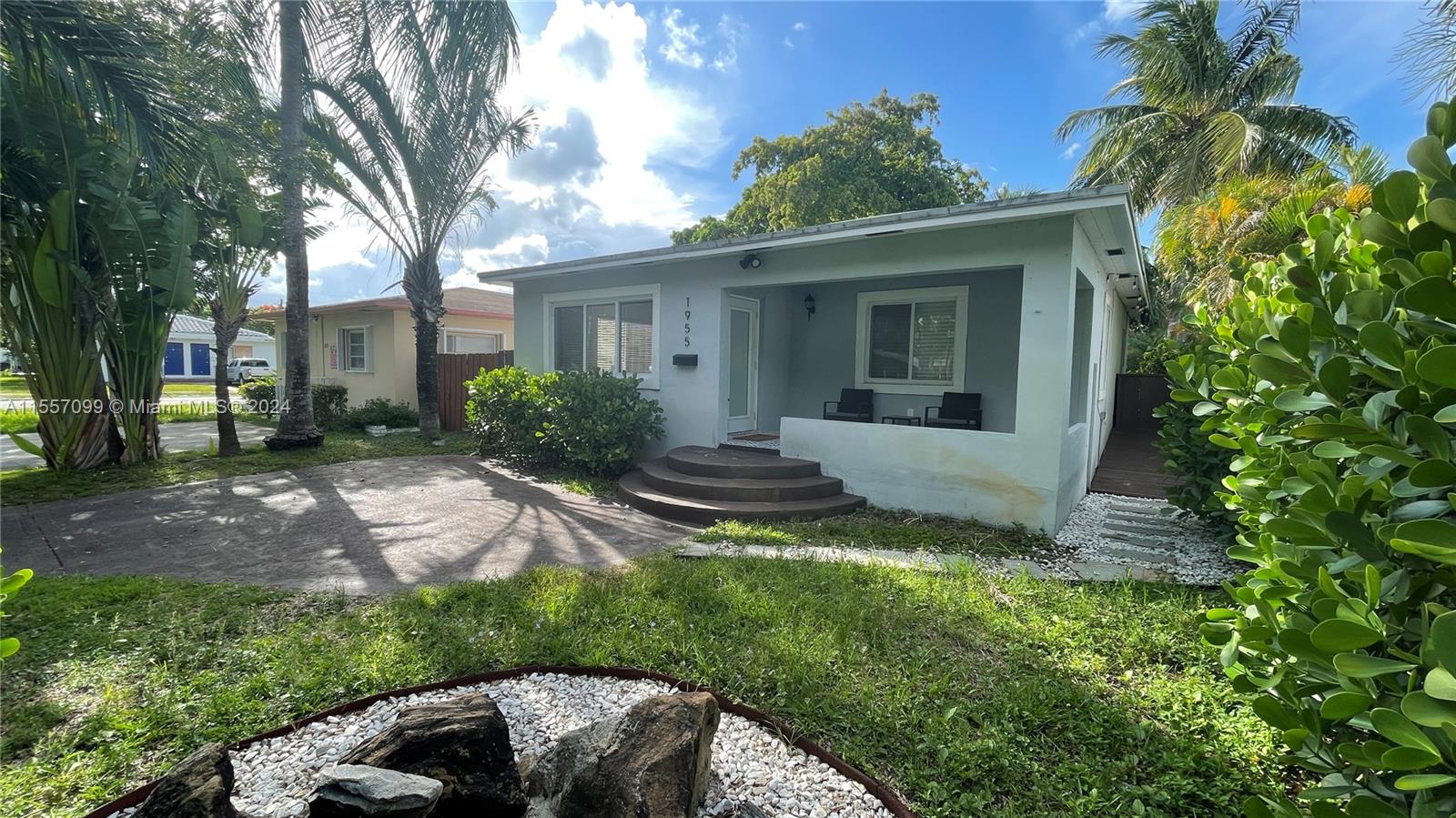 1955 Washington St, Hollywood, Florida 33020, 3 Bedrooms Bedrooms, ,2 BathroomsBathrooms,Residential,For Sale,1955 Washington St,A11557099