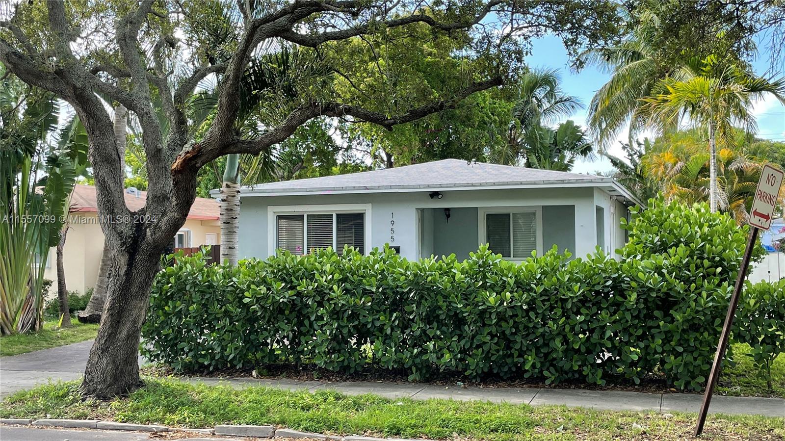 1955 Washington St, Hollywood, Florida 33020, 3 Bedrooms Bedrooms, ,2 BathroomsBathrooms,Residential,For Sale,1955 Washington St,A11557099