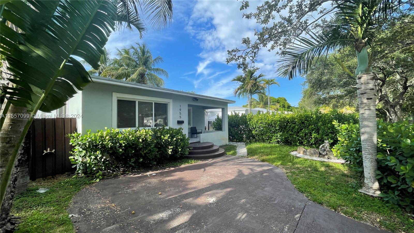 1955 Washington St, Hollywood, Florida 33020, 3 Bedrooms Bedrooms, ,2 BathroomsBathrooms,Residential,For Sale,1955 Washington St,A11557099