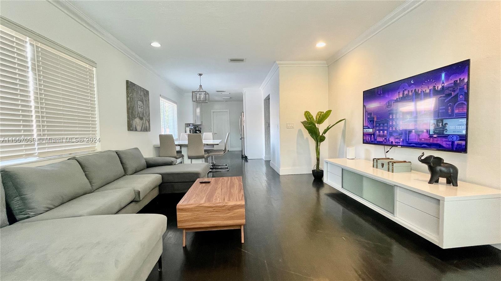 1955 Washington St, Hollywood, Florida 33020, 3 Bedrooms Bedrooms, ,2 BathroomsBathrooms,Residential,For Sale,1955 Washington St,A11557099