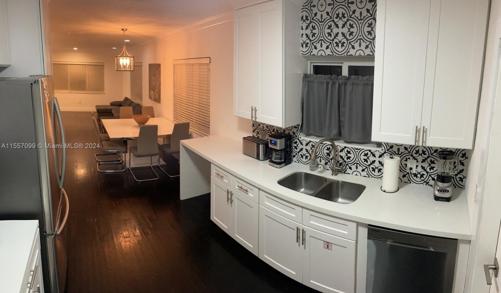 1955 Washington St, Hollywood, Florida 33020, 3 Bedrooms Bedrooms, ,2 BathroomsBathrooms,Residential,For Sale,1955 Washington St,A11557099