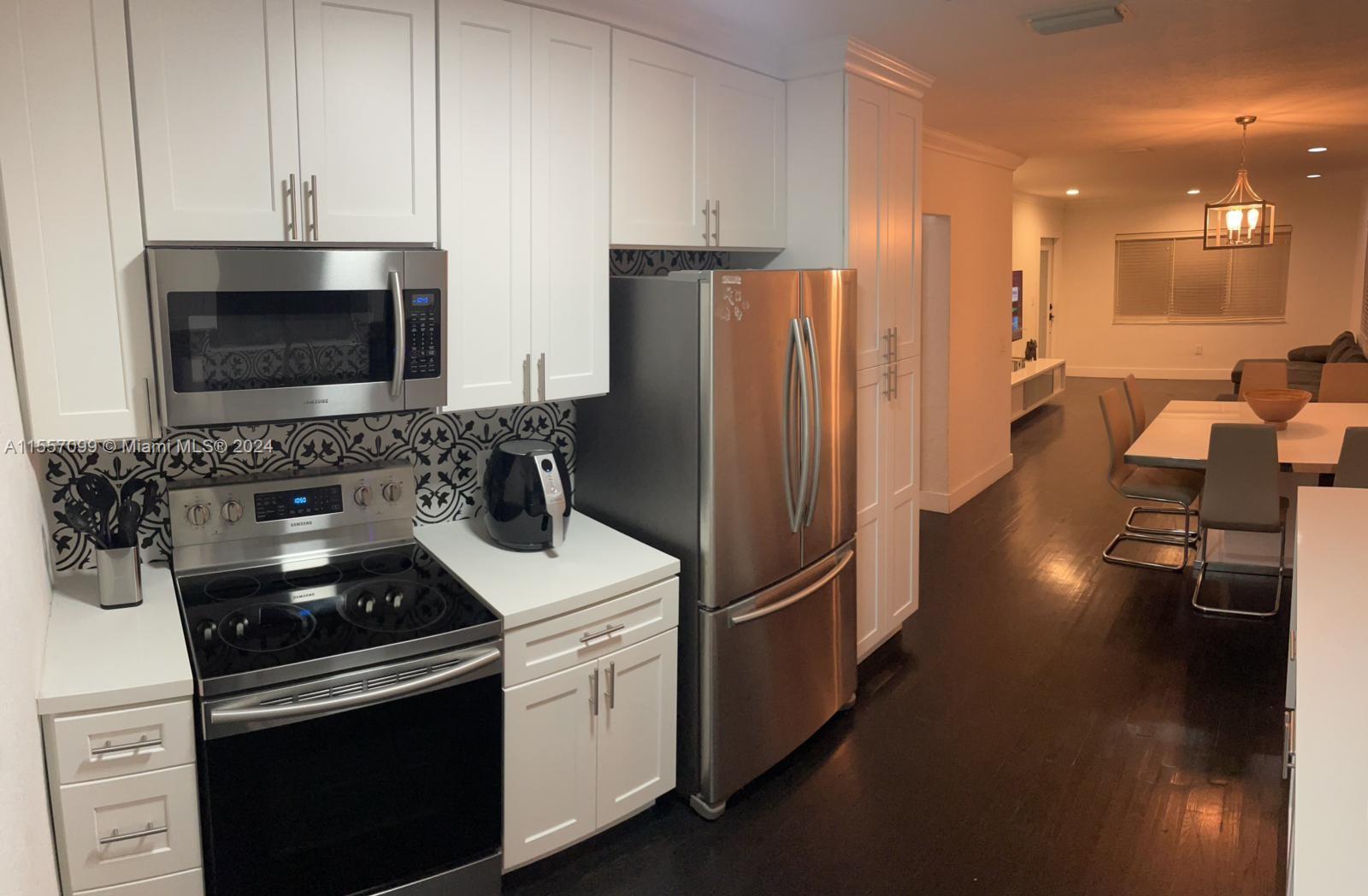 1955 Washington St, Hollywood, Florida 33020, 3 Bedrooms Bedrooms, ,2 BathroomsBathrooms,Residential,For Sale,1955 Washington St,A11557099