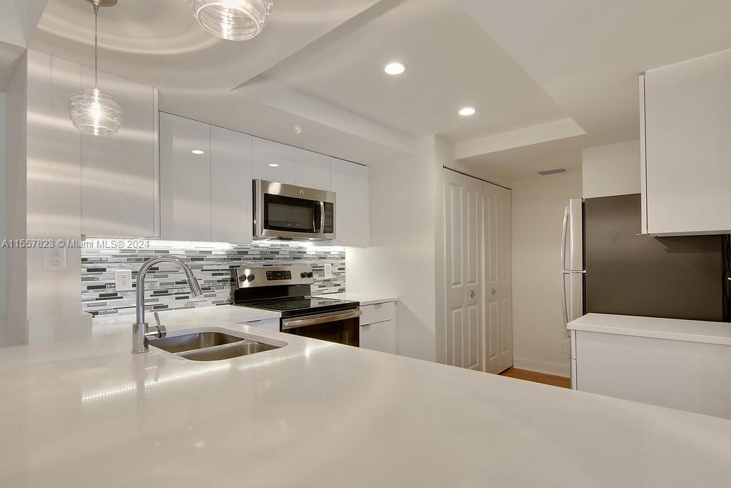 3605 NE 207th St 1102, Aventura, Florida 33180, 2 Bedrooms Bedrooms, ,2 BathroomsBathrooms,Residentiallease,For Rent,3605 NE 207th St 1102,A11557823