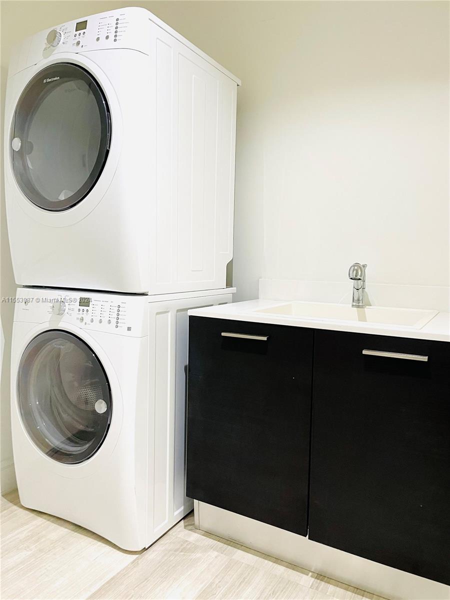 3300 NE 188th St 409, Aventura, Florida 33180, 4 Bedrooms Bedrooms, ,4 BathroomsBathrooms,Residentiallease,For Rent,3300 NE 188th St 409,A11553087