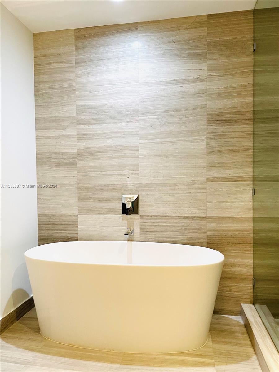 3300 NE 188th St 409, Aventura, Florida 33180, 4 Bedrooms Bedrooms, ,4 BathroomsBathrooms,Residentiallease,For Rent,3300 NE 188th St 409,A11553087