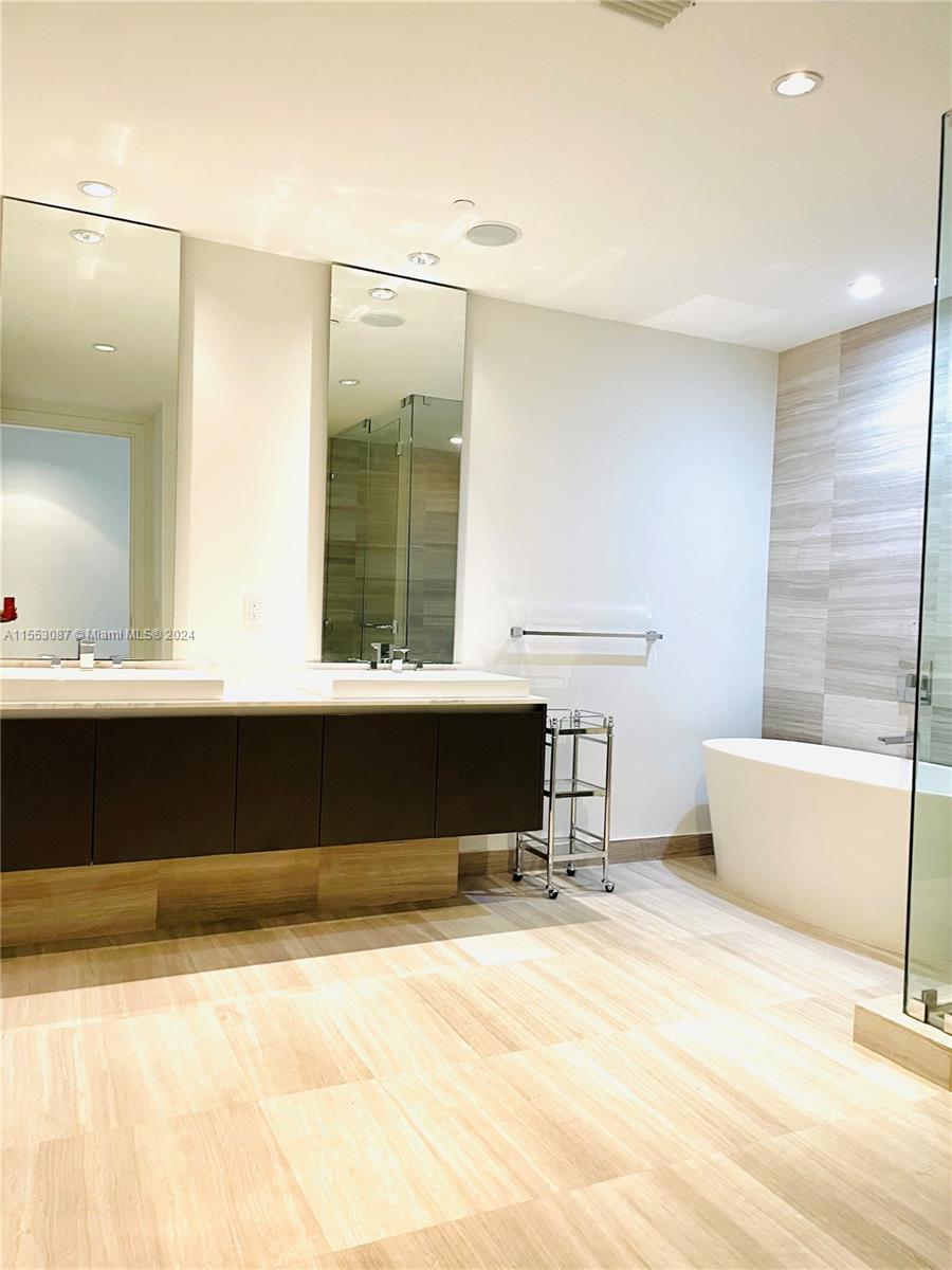 3300 NE 188th St 409, Aventura, Florida 33180, 4 Bedrooms Bedrooms, ,4 BathroomsBathrooms,Residentiallease,For Rent,3300 NE 188th St 409,A11553087