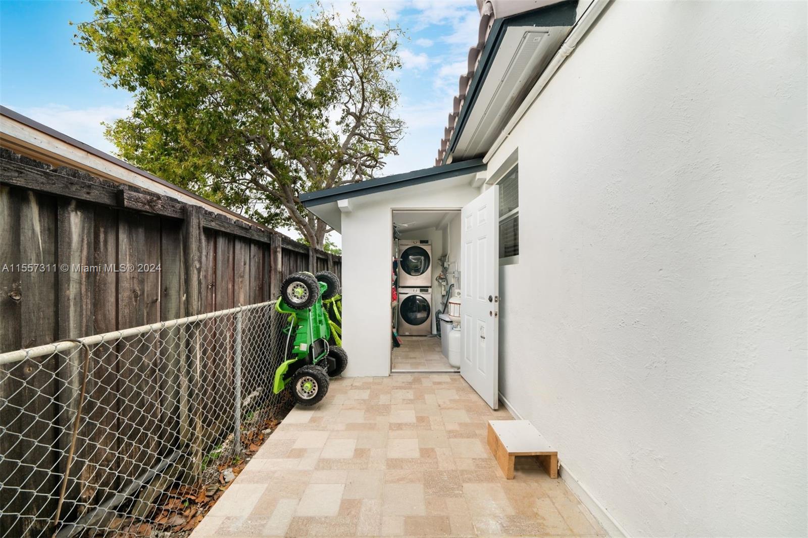 420 SW 51st Ave, Miami, Florida 33134, 3 Bedrooms Bedrooms, ,2 BathroomsBathrooms,Residential,For Sale,420 SW 51st Ave,A11557311