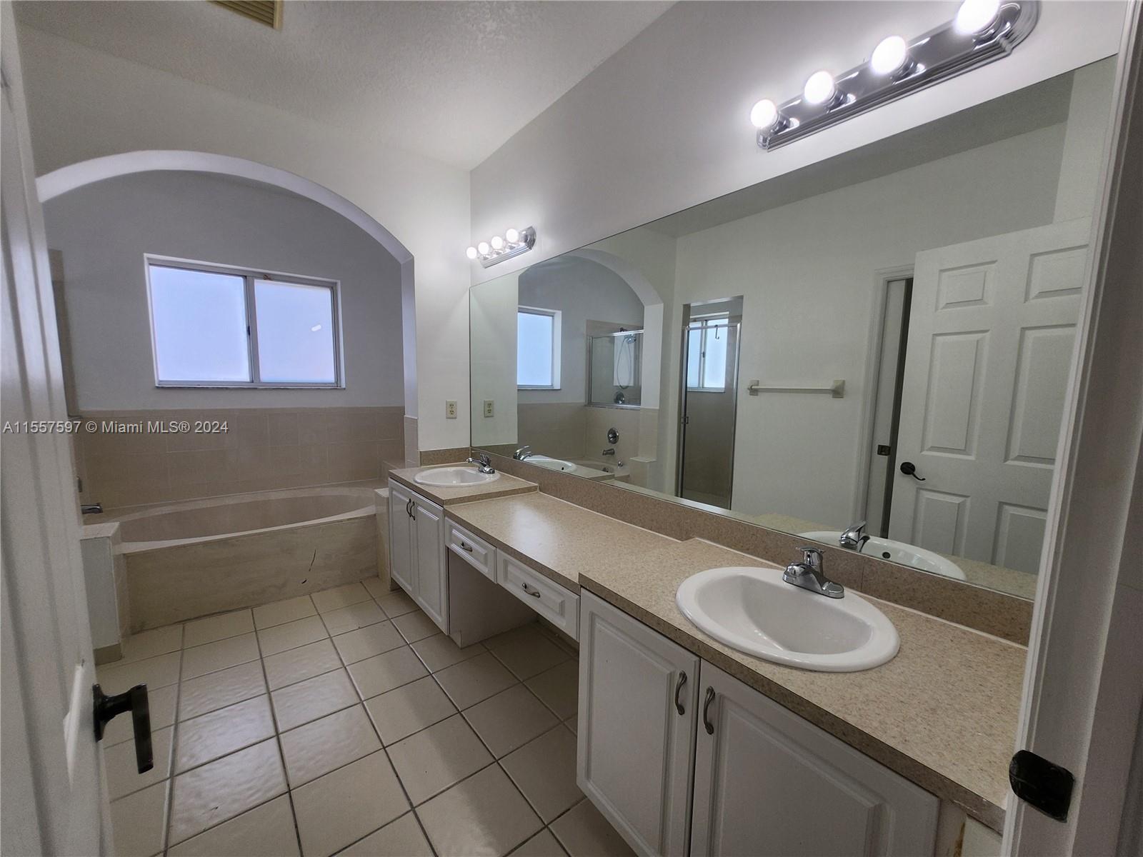 1963 SE 23rd Rd, Homestead, Florida 33035, 4 Bedrooms Bedrooms, ,3 BathroomsBathrooms,Residentiallease,For Rent,1963 SE 23rd Rd,A11557597