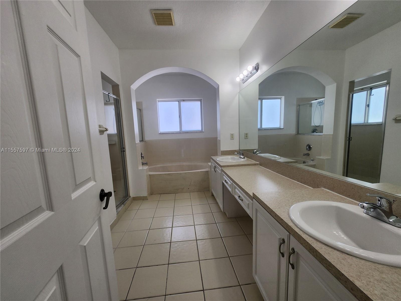 1963 SE 23rd Rd, Homestead, Florida 33035, 4 Bedrooms Bedrooms, ,3 BathroomsBathrooms,Residentiallease,For Rent,1963 SE 23rd Rd,A11557597