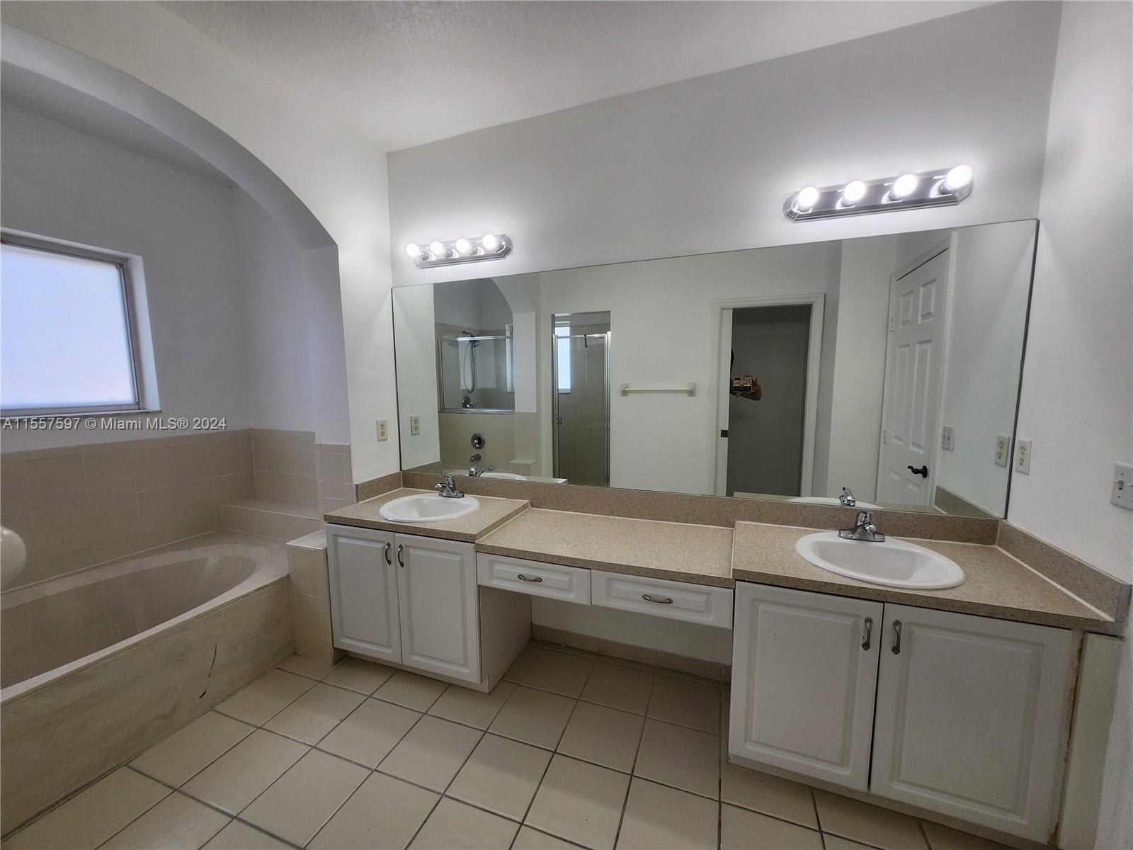 1963 SE 23rd Rd, Homestead, Florida 33035, 4 Bedrooms Bedrooms, ,3 BathroomsBathrooms,Residentiallease,For Rent,1963 SE 23rd Rd,A11557597