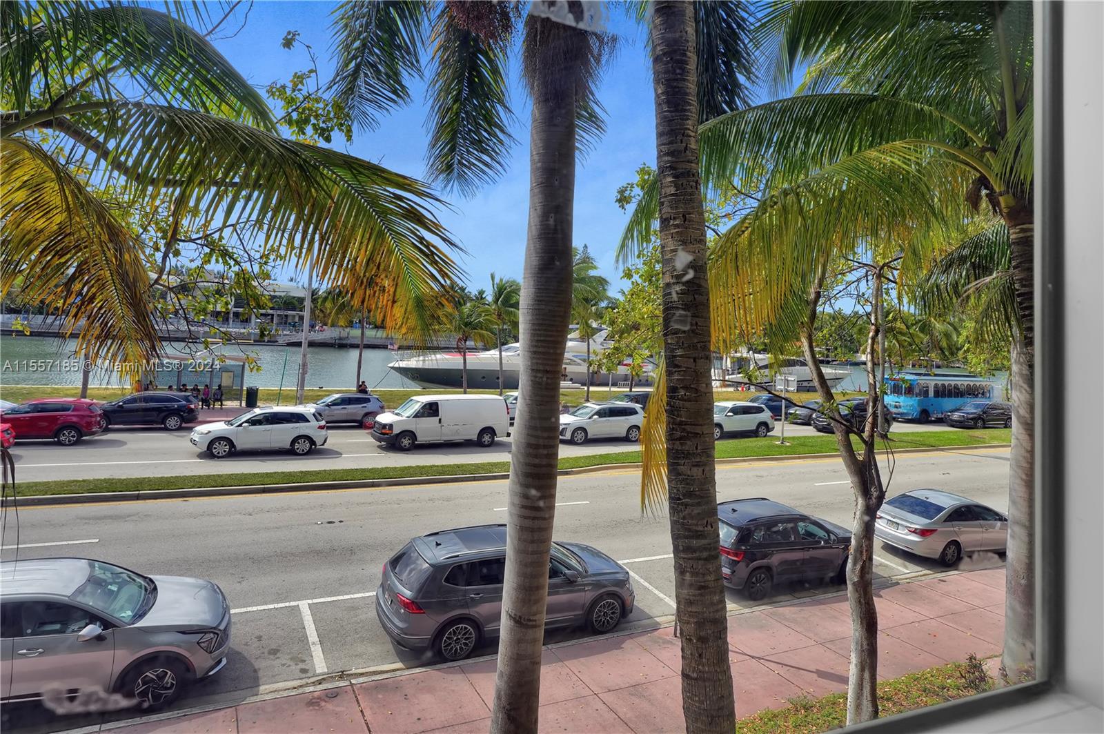 4332 Collins Ave 201, Miami Beach, Florida 33140, 3 Bedrooms Bedrooms, ,3 BathroomsBathrooms,Residentiallease,For Rent,4332 Collins Ave 201,A11557185