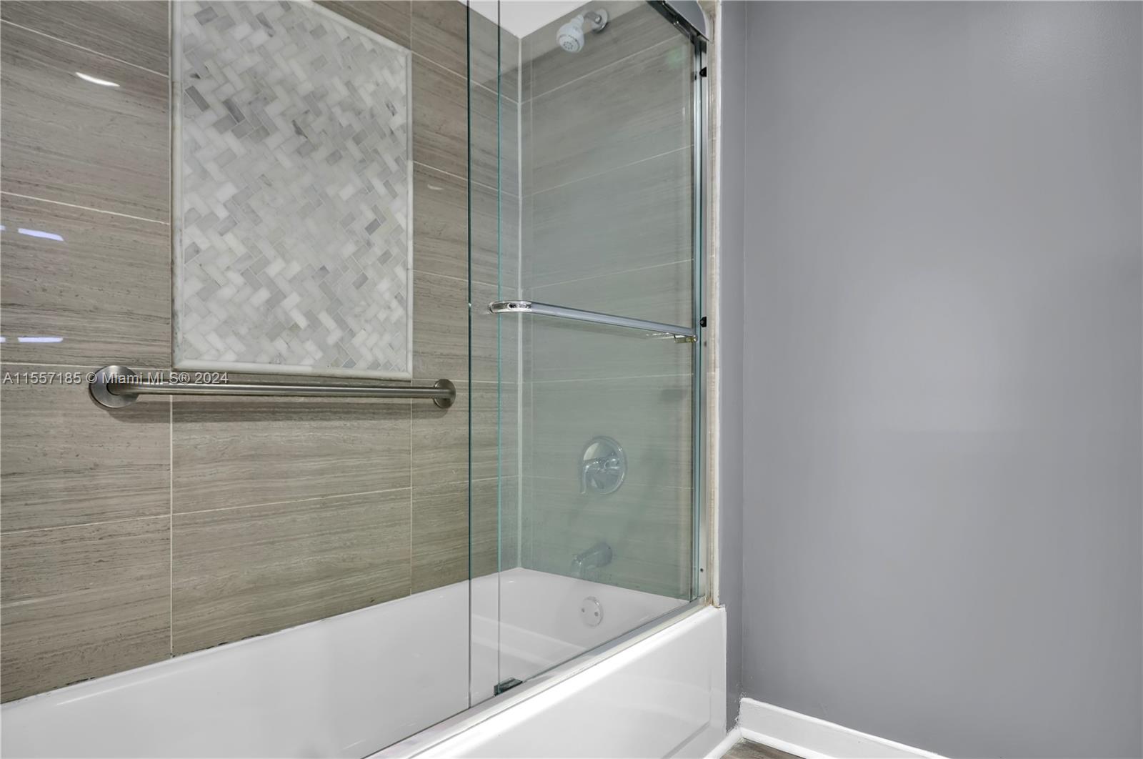4332 Collins Ave 201, Miami Beach, Florida 33140, 3 Bedrooms Bedrooms, ,3 BathroomsBathrooms,Residentiallease,For Rent,4332 Collins Ave 201,A11557185