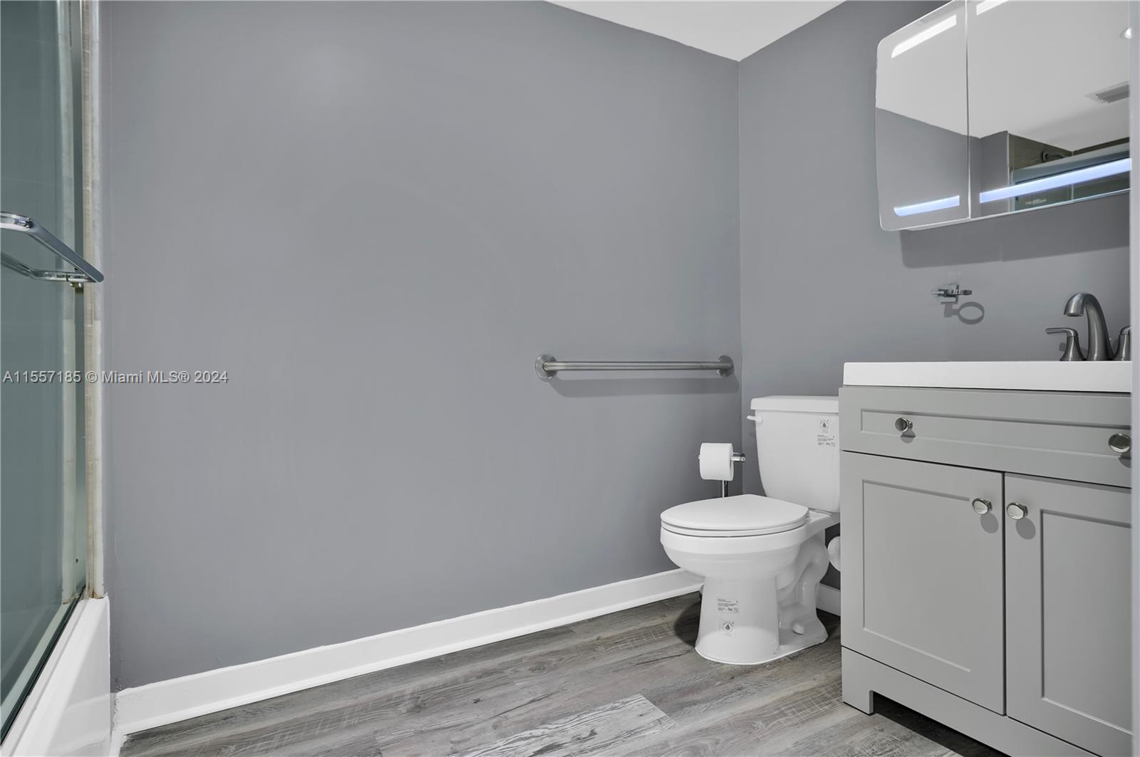 4332 Collins Ave 201, Miami Beach, Florida 33140, 3 Bedrooms Bedrooms, ,3 BathroomsBathrooms,Residentiallease,For Rent,4332 Collins Ave 201,A11557185