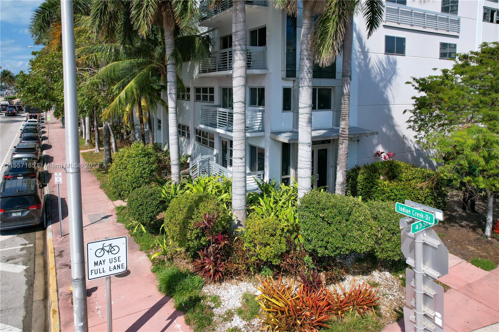 4332 Collins Ave 201, Miami Beach, Florida 33140, 3 Bedrooms Bedrooms, ,3 BathroomsBathrooms,Residentiallease,For Rent,4332 Collins Ave 201,A11557185