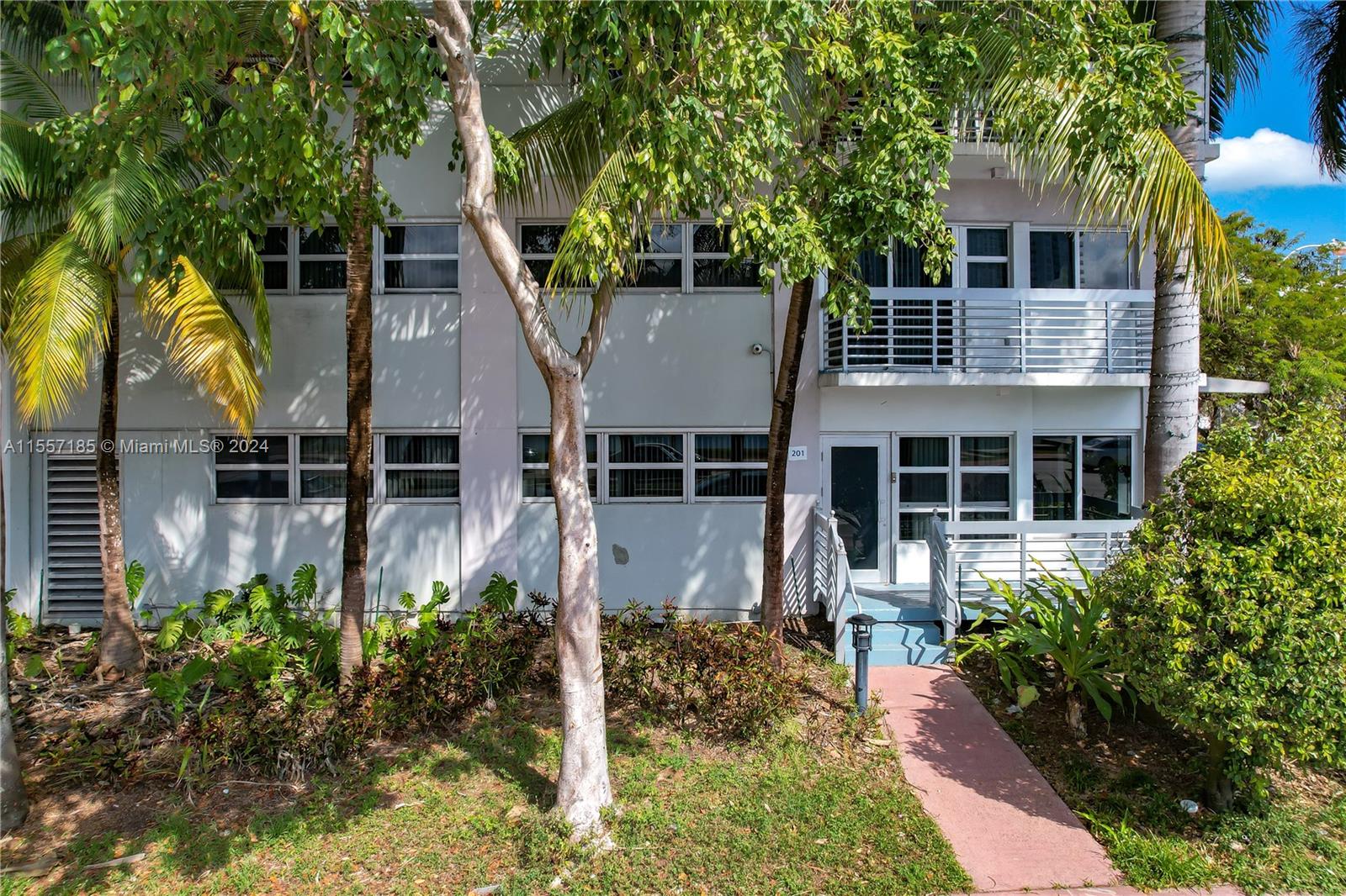 4332 Collins Ave 201, Miami Beach, Florida 33140, 3 Bedrooms Bedrooms, ,3 BathroomsBathrooms,Residentiallease,For Rent,4332 Collins Ave 201,A11557185