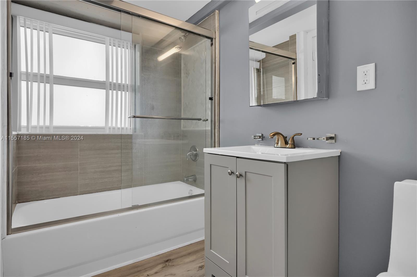 4332 Collins Ave 201, Miami Beach, Florida 33140, 3 Bedrooms Bedrooms, ,3 BathroomsBathrooms,Residentiallease,For Rent,4332 Collins Ave 201,A11557185