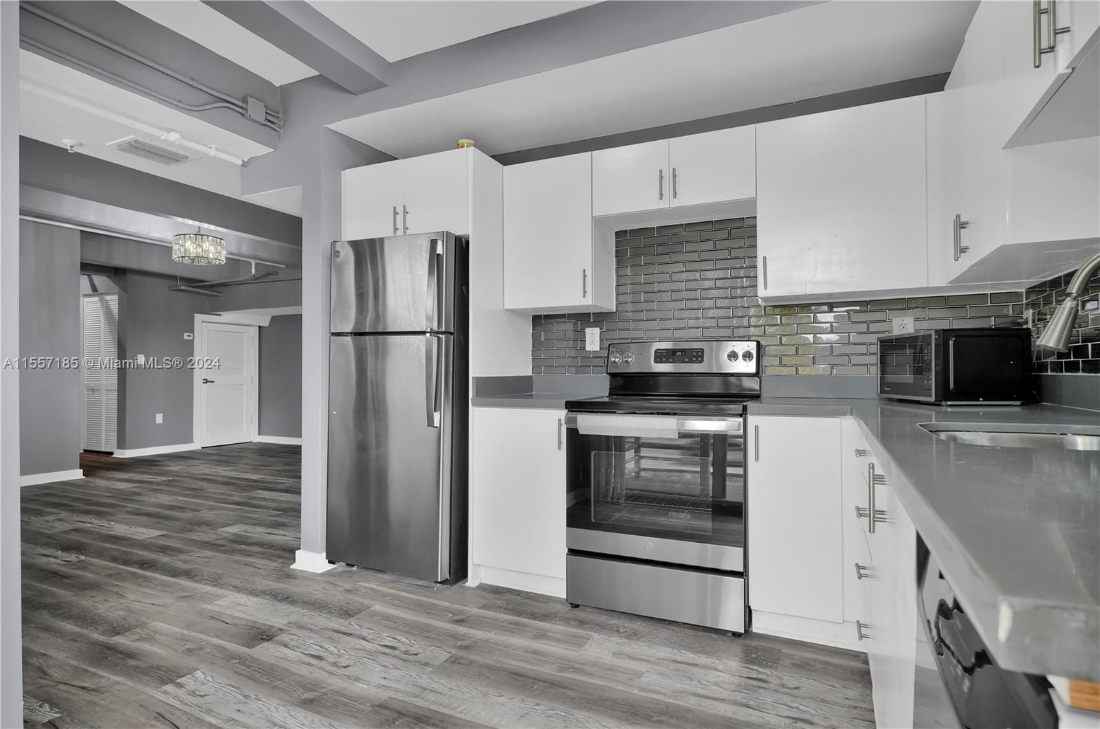 4332 Collins Ave 201, Miami Beach, Florida 33140, 3 Bedrooms Bedrooms, ,3 BathroomsBathrooms,Residentiallease,For Rent,4332 Collins Ave 201,A11557185