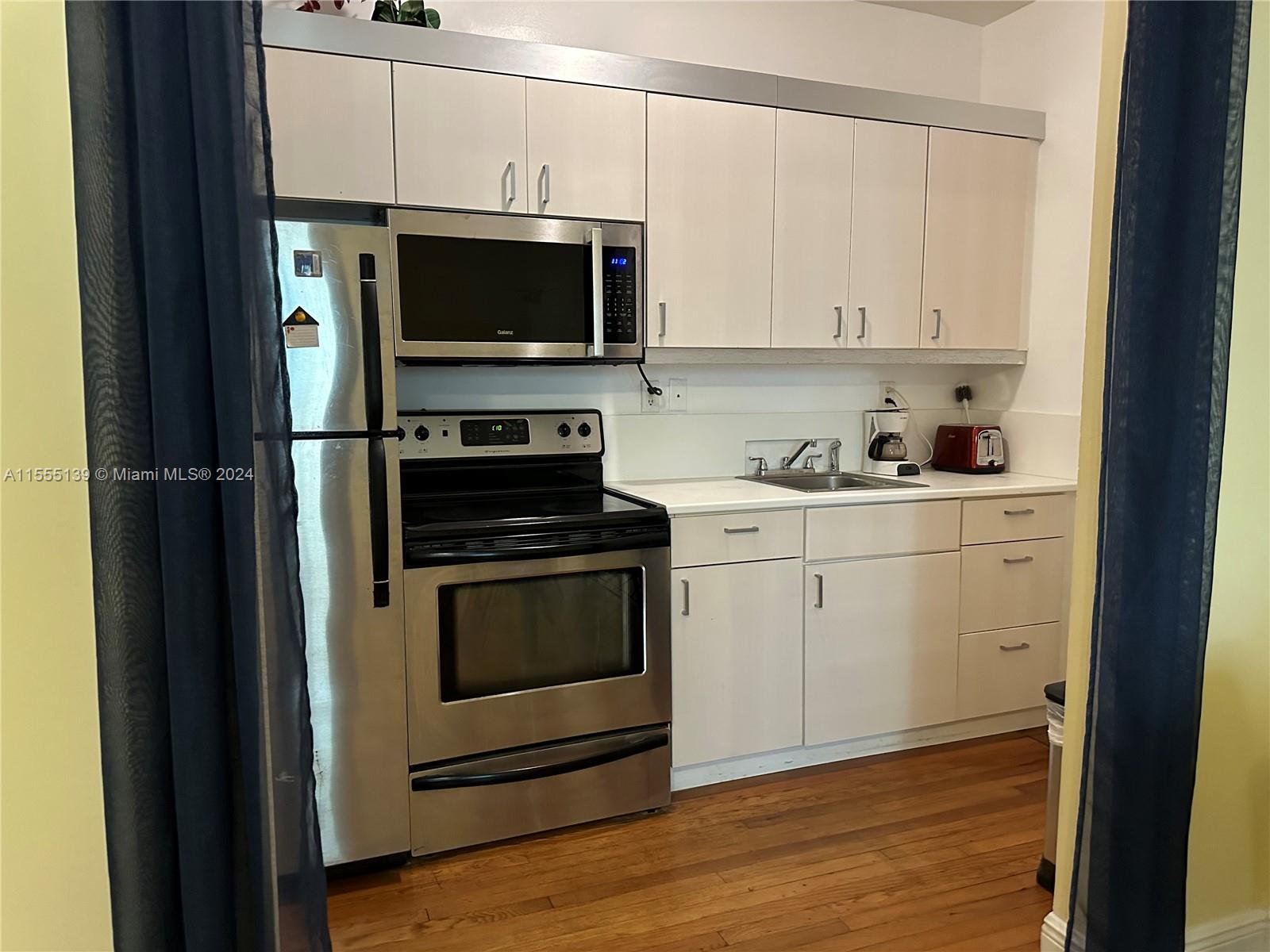 1219 Meridian Ave 2, Miami Beach, Florida 33139, 1 Bedroom Bedrooms, ,1 BathroomBathrooms,Residentiallease,For Rent,1219 Meridian Ave 2,A11555139