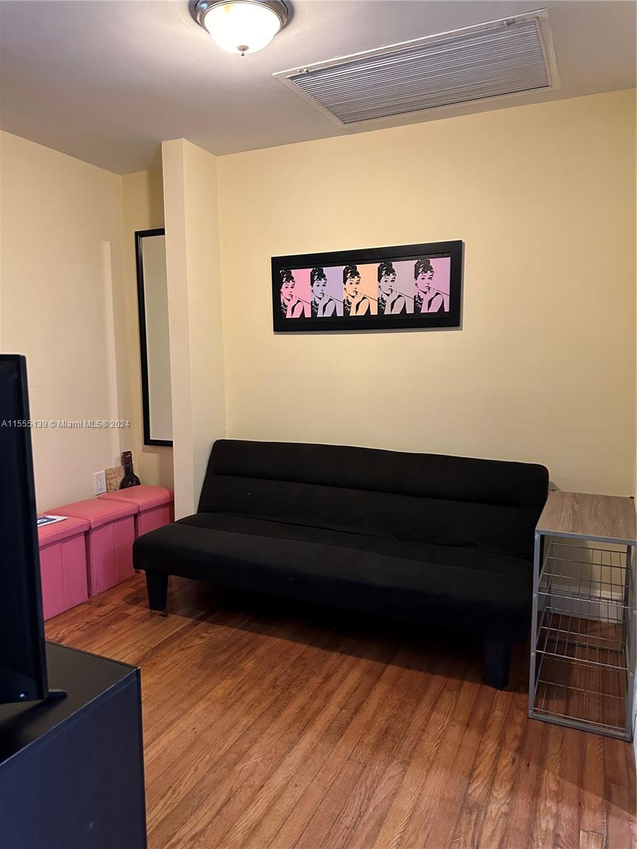 1219 Meridian Ave 2, Miami Beach, Florida 33139, 1 Bedroom Bedrooms, ,1 BathroomBathrooms,Residentiallease,For Rent,1219 Meridian Ave 2,A11555139
