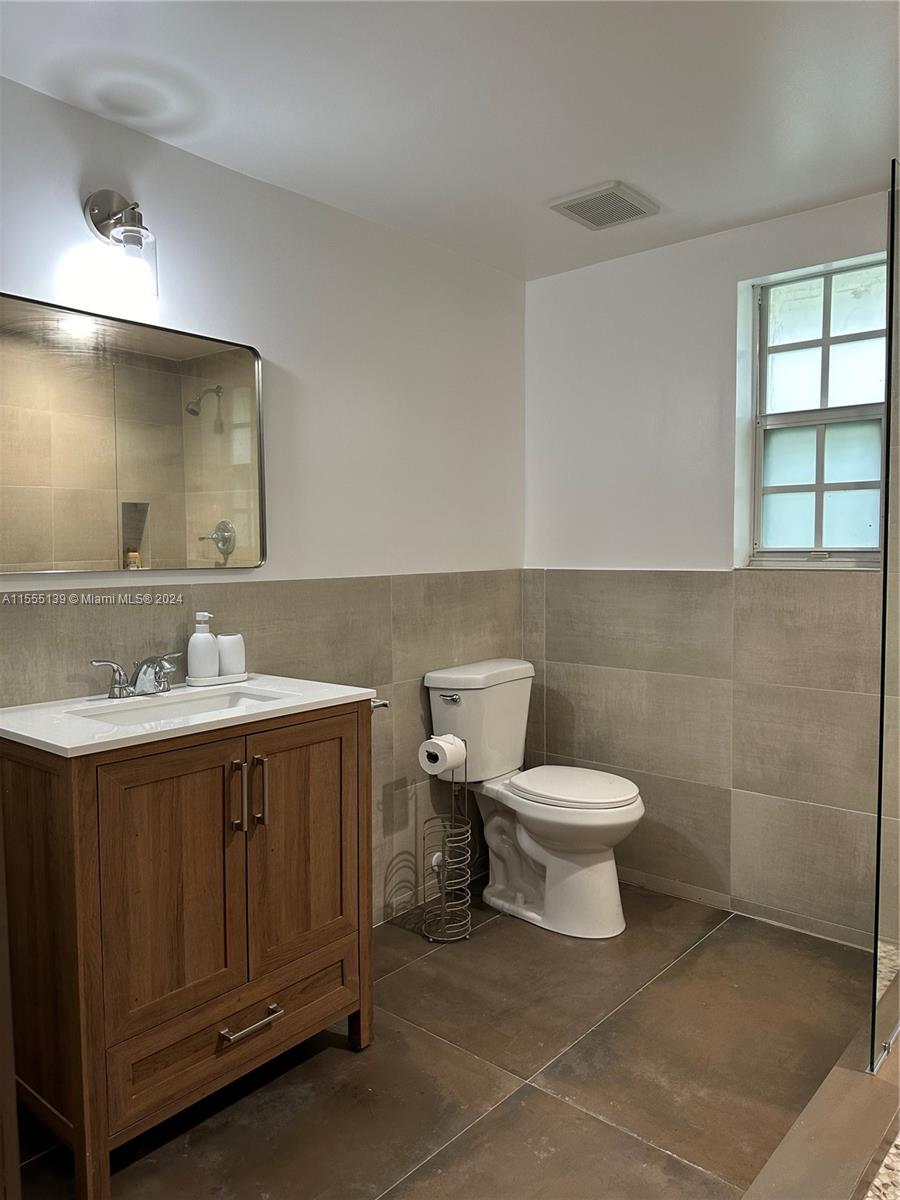1219 Meridian Ave 2, Miami Beach, Florida 33139, 1 Bedroom Bedrooms, ,1 BathroomBathrooms,Residentiallease,For Rent,1219 Meridian Ave 2,A11555139